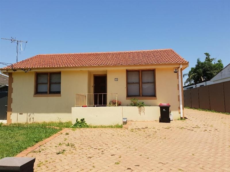 18 Dunrossil Avenue, Casula NSW 2170