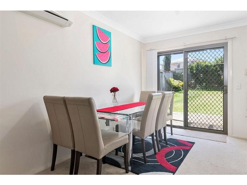 16 Northampton Drive, Glenfield NSW 2167