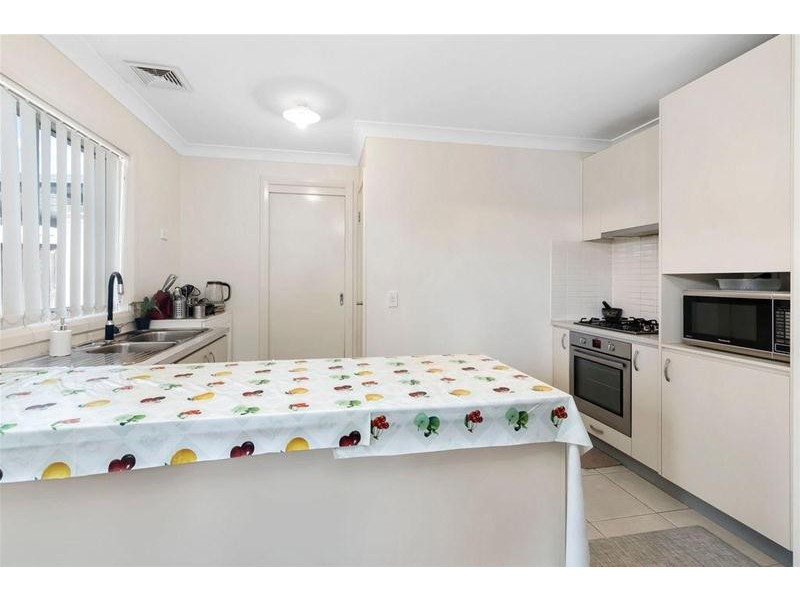 16 Northampton Drive, Glenfield NSW 2167