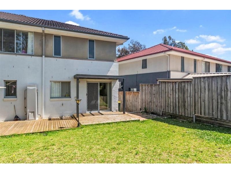 16 Northampton Drive, Glenfield NSW 2167