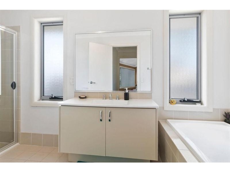 16 Northampton Drive, Glenfield NSW 2167