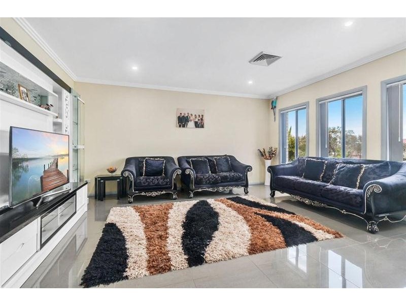10 Kydra Close, Prestons NSW 2170