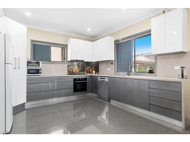 10 Kydra Close, Prestons NSW 2170