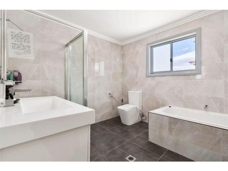 10 Kydra Close, Prestons NSW 2170