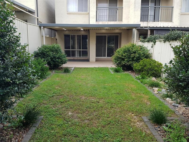 2/79-83 Leacocks Lane, Casula NSW 2170