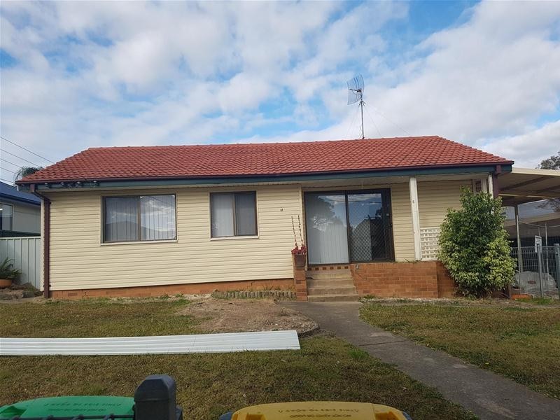 6 Compton Avenue, Lurnea NSW 2170