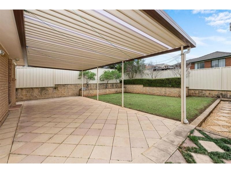 9 Monckton Place, Glenfield NSW 2167