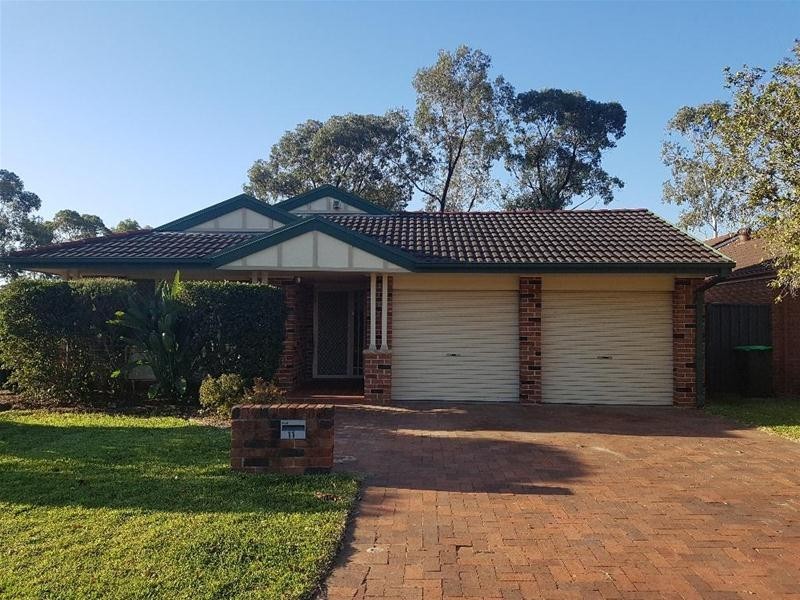 11 Centennial Park Court, Wattle Grove NSW 2173