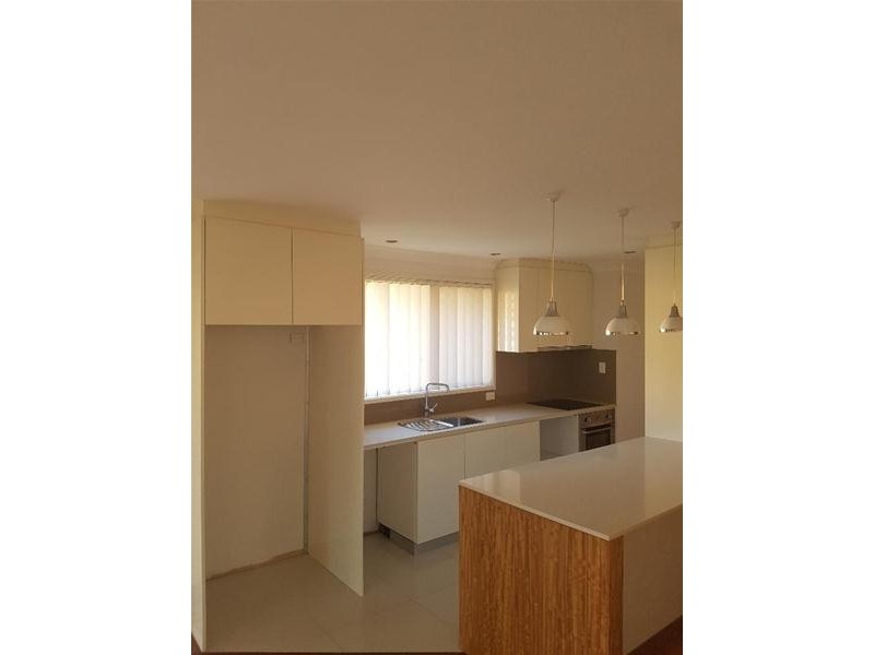 11 Centennial Park Court, Wattle Grove NSW 2173