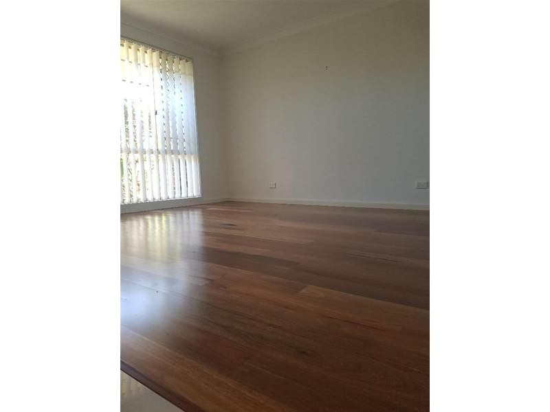 11 Centennial Park Court, Wattle Grove NSW 2173