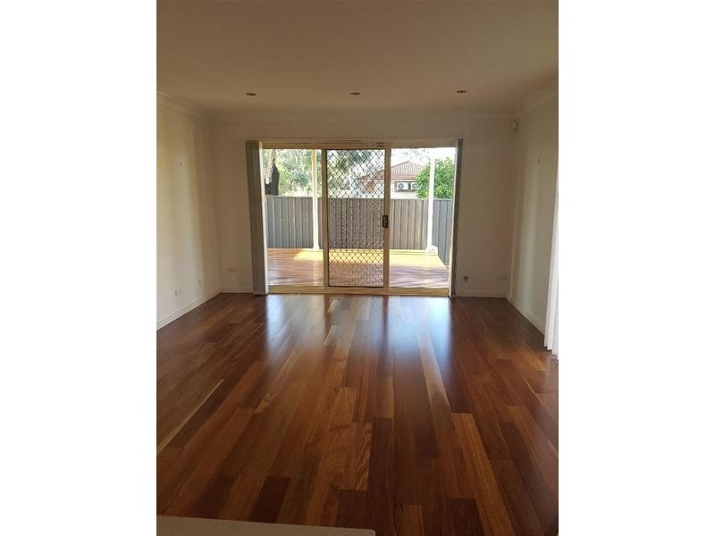 11 Centennial Park Court, Wattle Grove NSW 2173