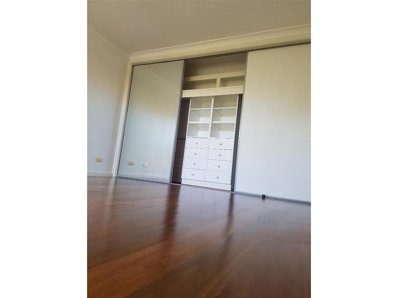 11 Centennial Park Court, Wattle Grove NSW 2173