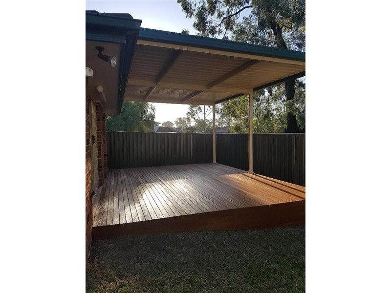 11 Centennial Park Court, Wattle Grove NSW 2173