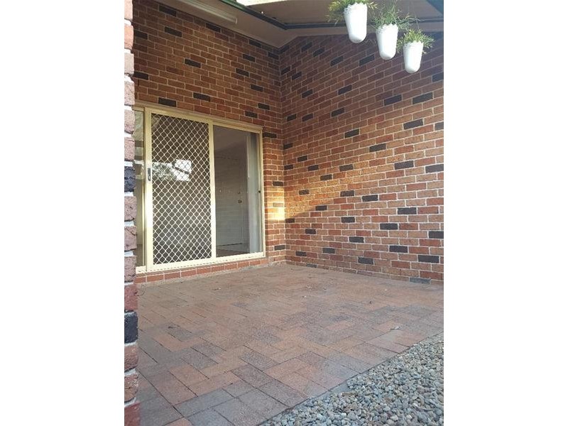 11 Centennial Park Court, Wattle Grove NSW 2173