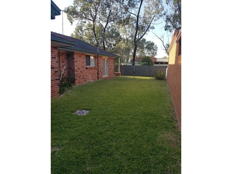 11 Centennial Park Court, Wattle Grove NSW 2173