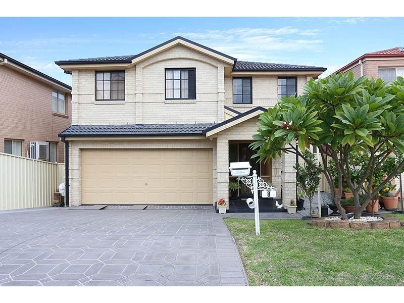 8 McCubbin Place, Casula NSW 2170