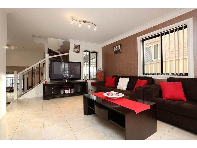 8 McCubbin Place, Casula NSW 2170