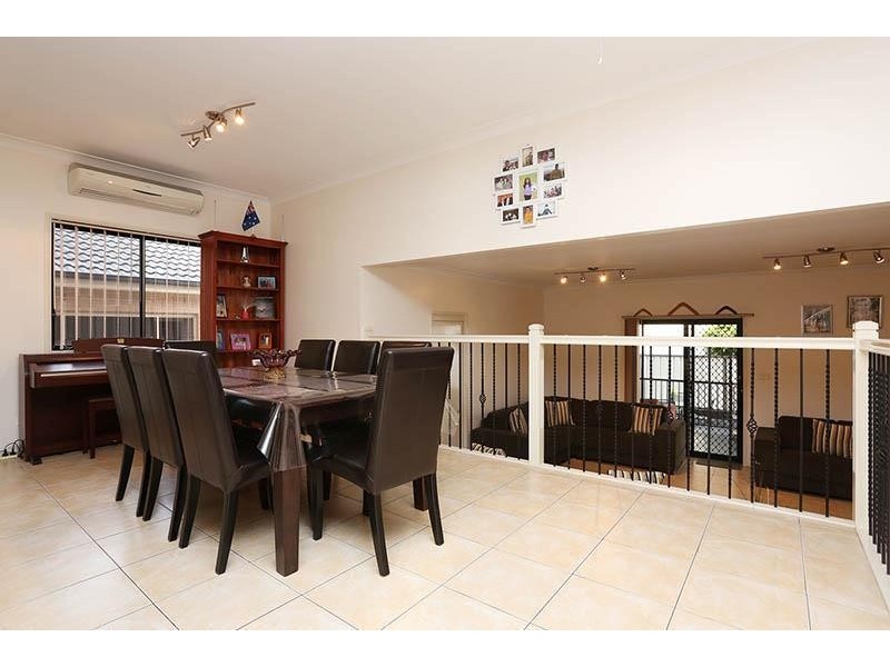 8 McCubbin Place, Casula NSW 2170