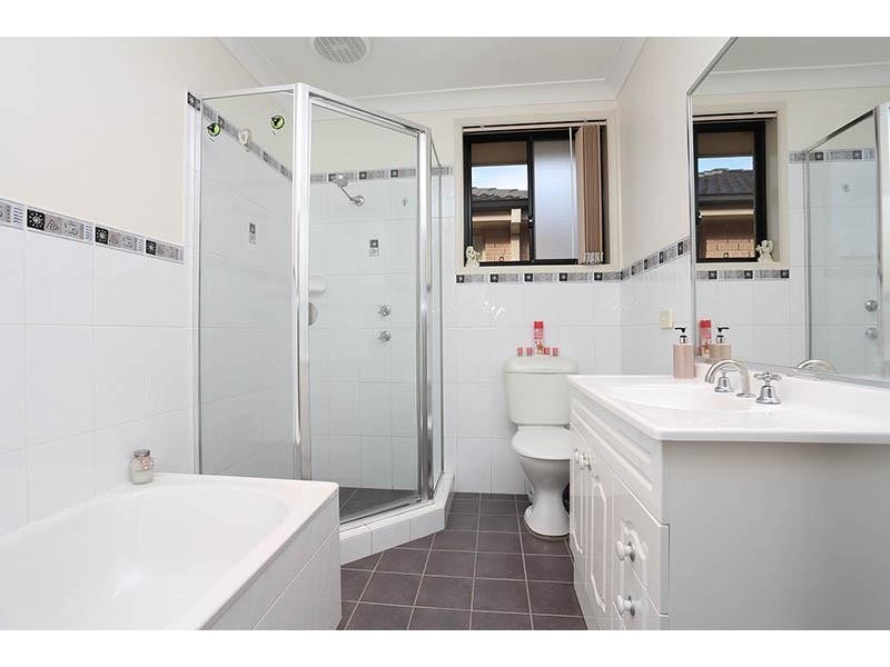 8 McCubbin Place, Casula NSW 2170