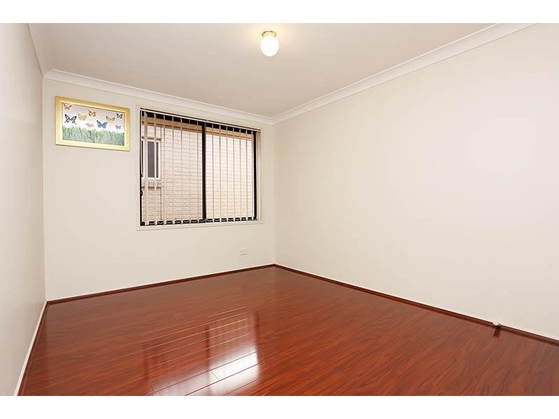 8 McCubbin Place, Casula NSW 2170