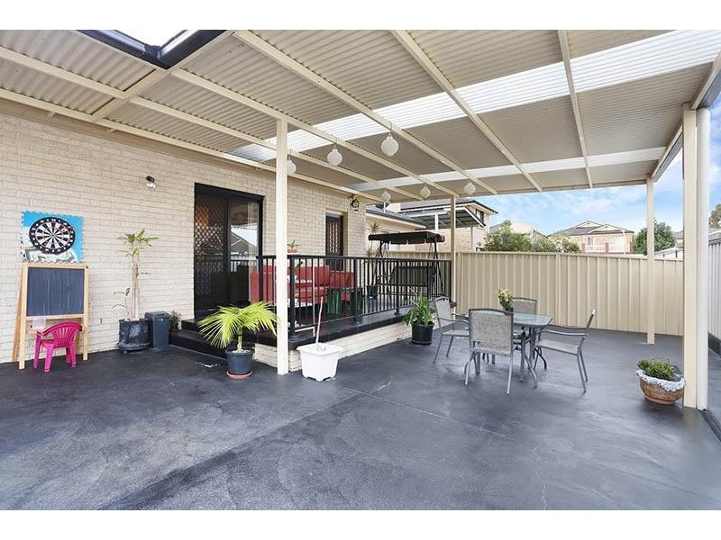 8 McCubbin Place, Casula NSW 2170