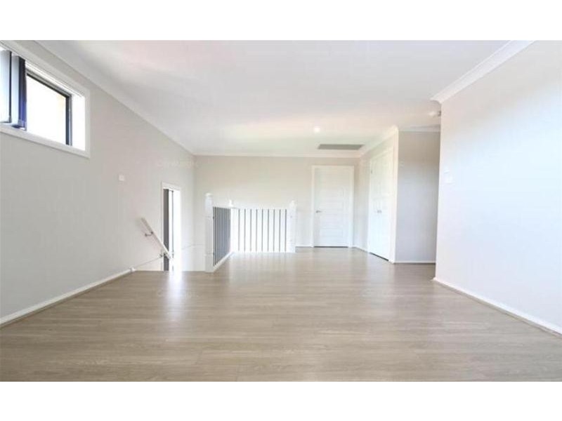 27 Chelsea Drive, Canley Heights NSW 2166