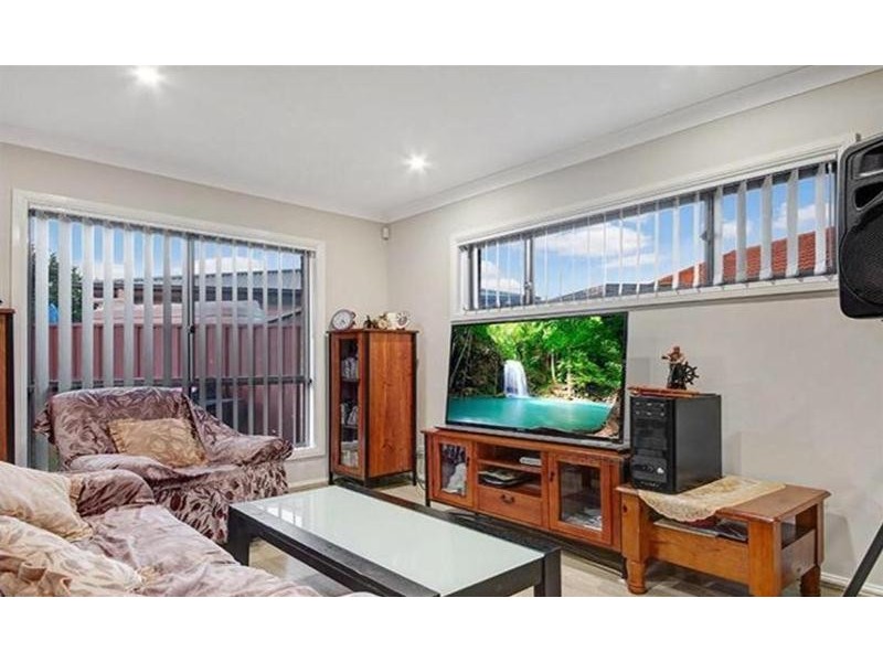 27 Chelsea Drive, Canley Heights NSW 2166