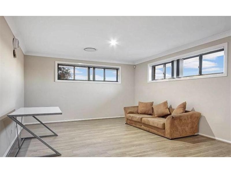 27 Chelsea Drive, Canley Heights NSW 2166