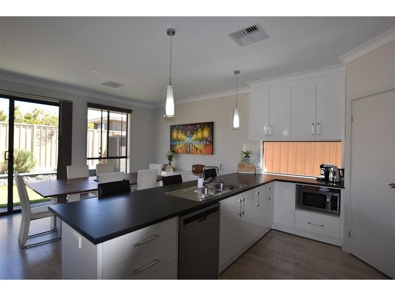 5 Senaca Place, Seaford Meadows SA 5169