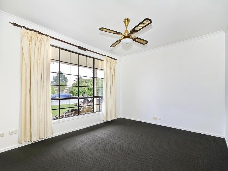 13 Hele Crescent, Trott Park SA 5158