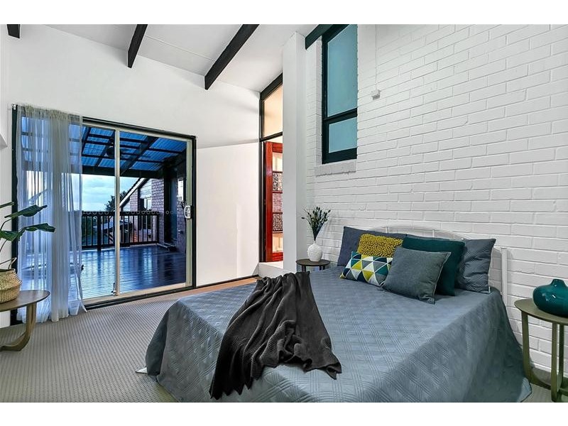 15 Elena Crescent, Hallett Cove SA 5158