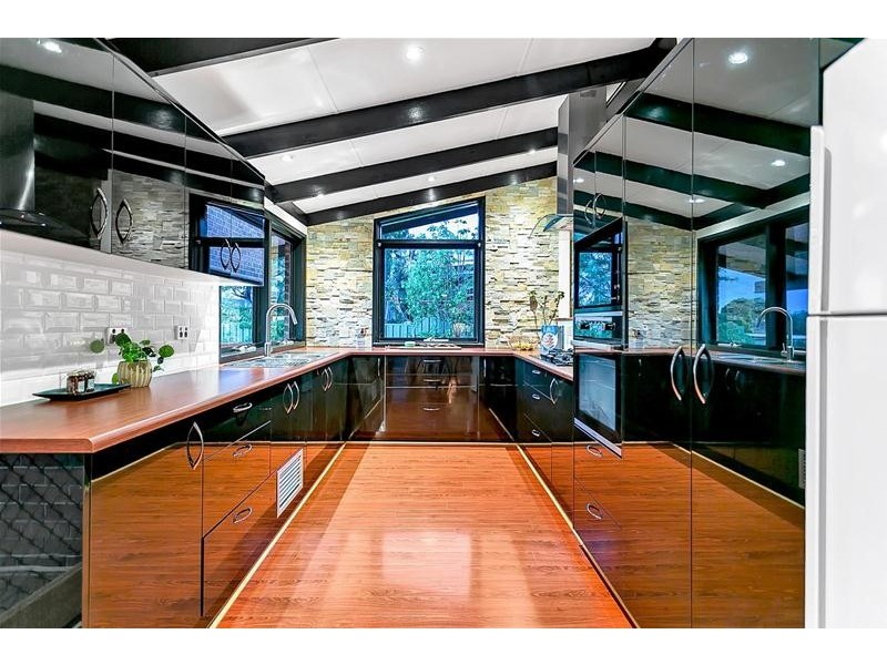 15 Elena Crescent, Hallett Cove SA 5158