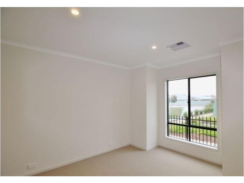 1 Rainbow Lane, Woodcroft SA 5162