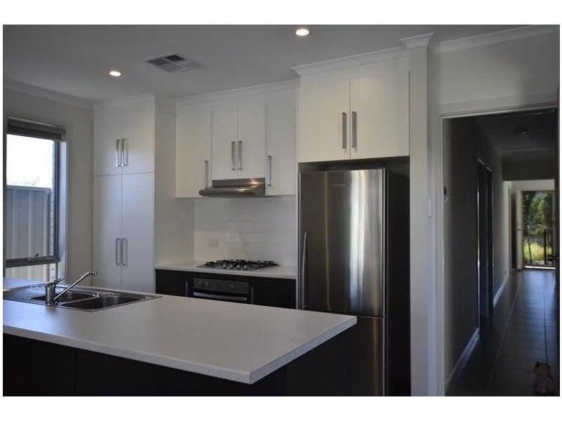 1 Rainbow Lane, Woodcroft SA 5162