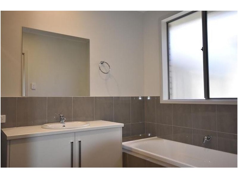 1 Rainbow Lane, Woodcroft SA 5162