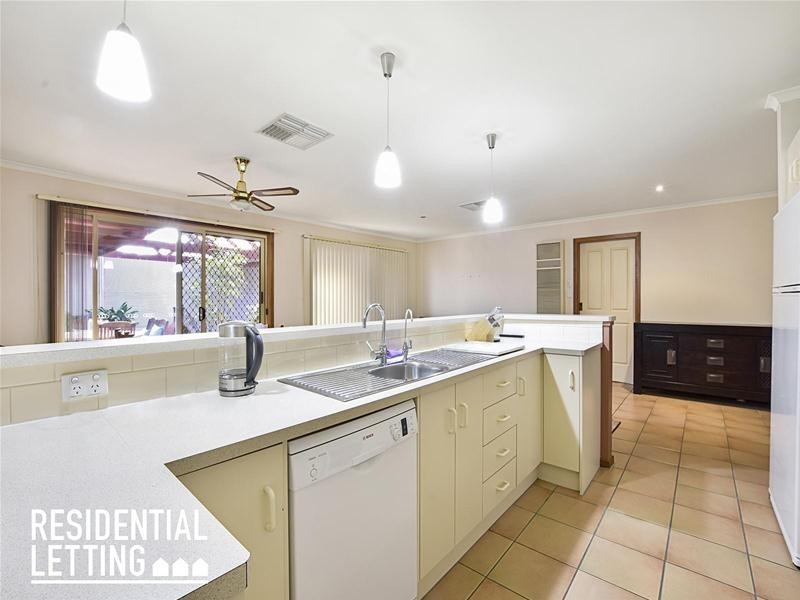 2 Zabica Avenue, Woodcroft SA 5162