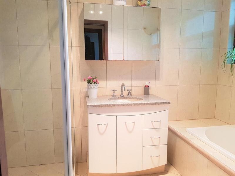 6 Falcon Court, Hallett Cove SA 5158