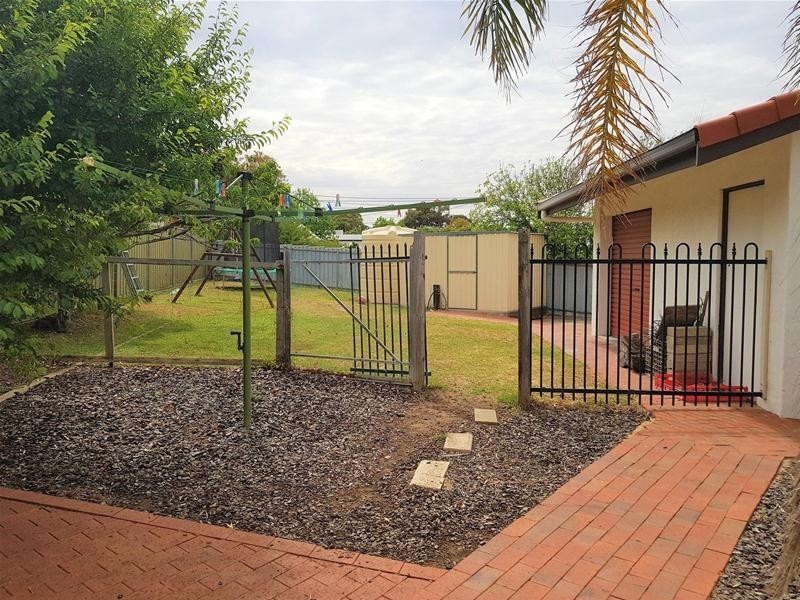 6 Falcon Court, Hallett Cove SA 5158