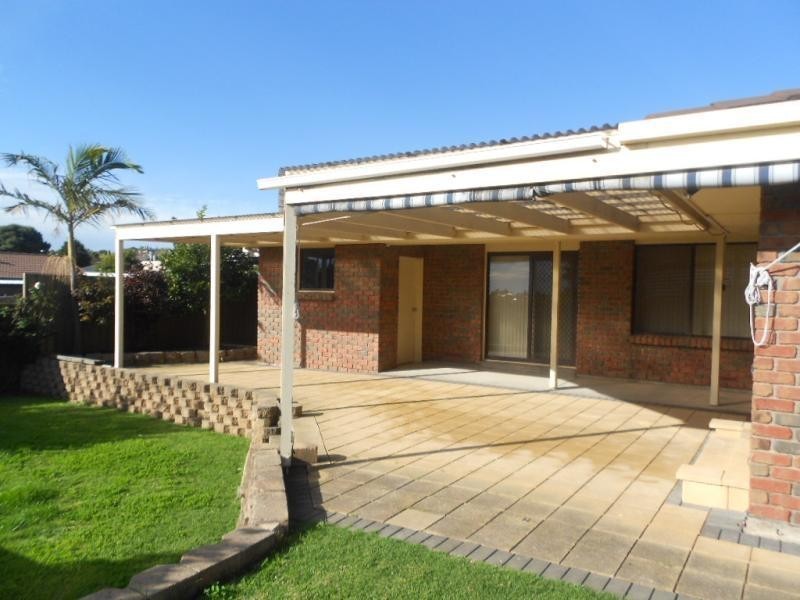 32 Rogana Crescent, Hallett Cove SA 5158