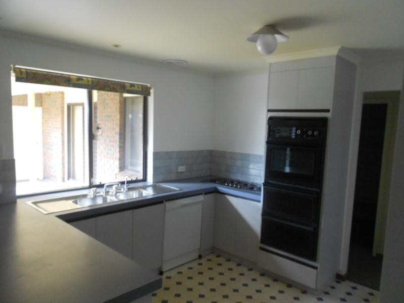 32 Rogana Crescent, Hallett Cove SA 5158