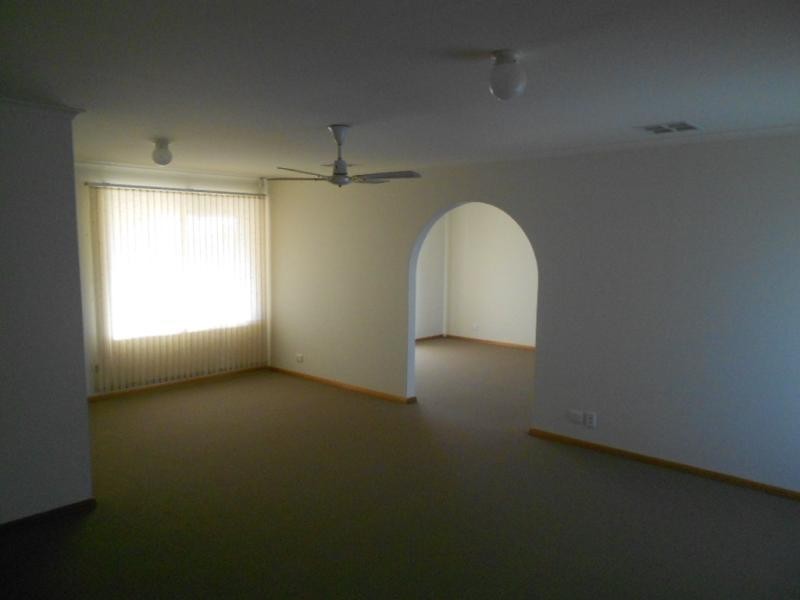 32 Rogana Crescent, Hallett Cove SA 5158