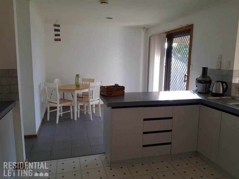 32 Rogana Crescent, Hallett Cove SA 5158