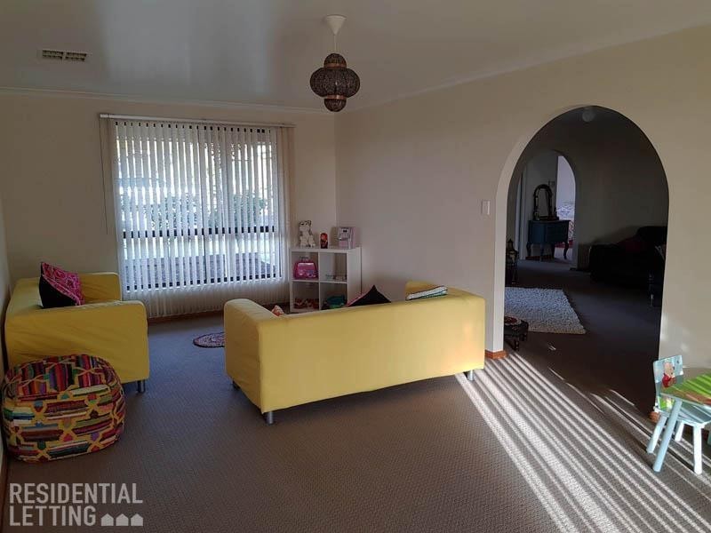 32 Rogana Crescent, Hallett Cove SA 5158