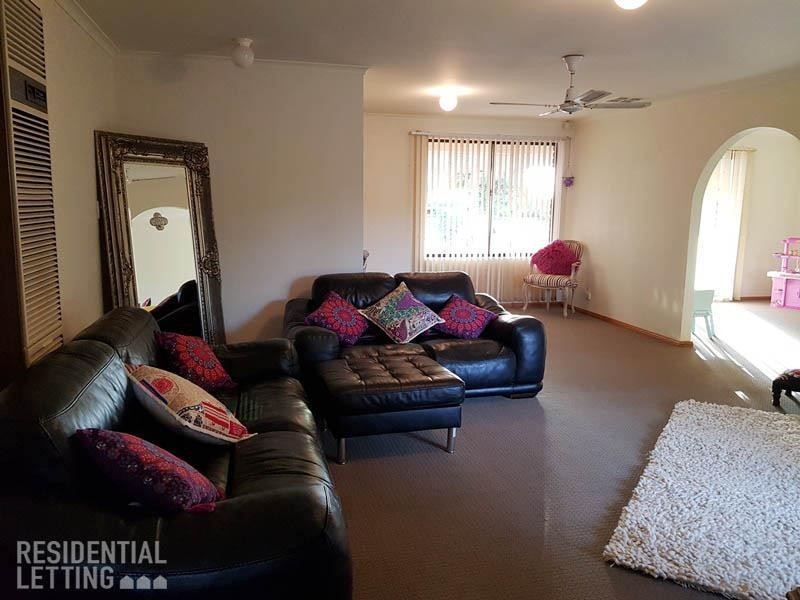 32 Rogana Crescent, Hallett Cove SA 5158