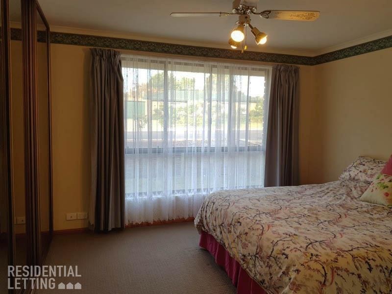 32 Rogana Crescent, Hallett Cove SA 5158