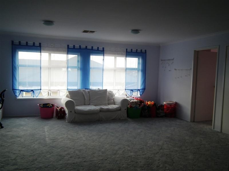 15 Freebairn Drive, Hallett Cove SA 5158