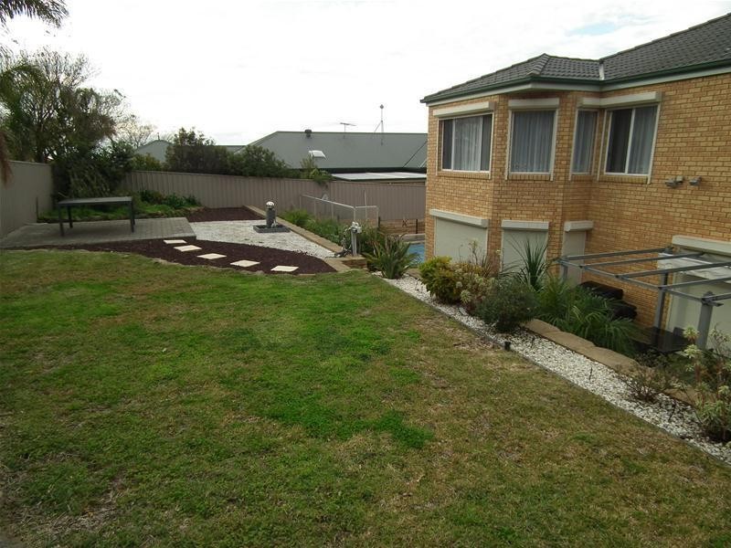 15 Freebairn Drive, Hallett Cove SA 5158