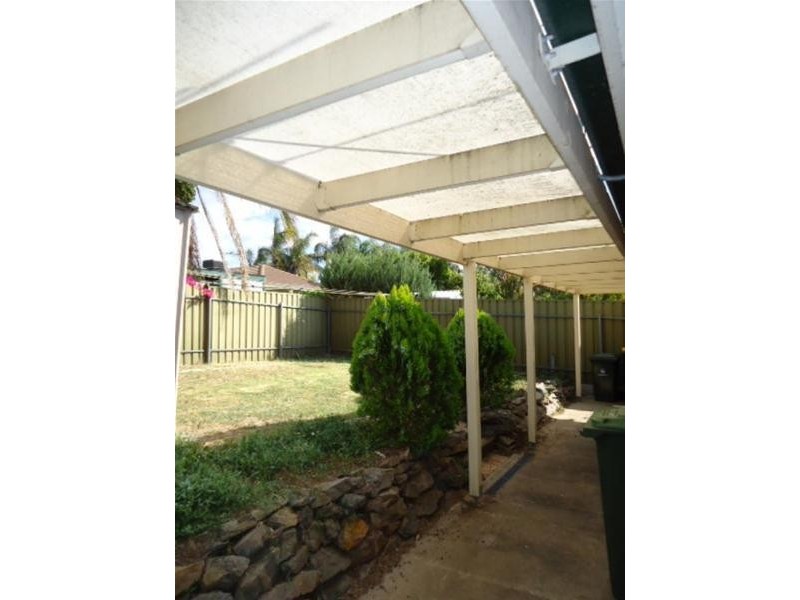 28A Madigan Crescent, Woodcroft SA 5162