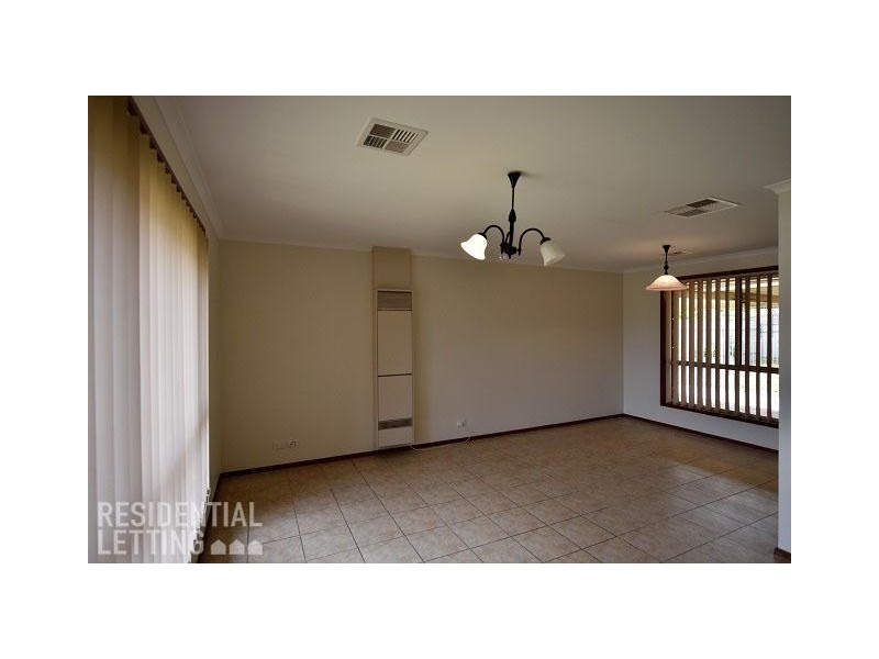 95 Investigator Drive, Woodcroft SA 5162