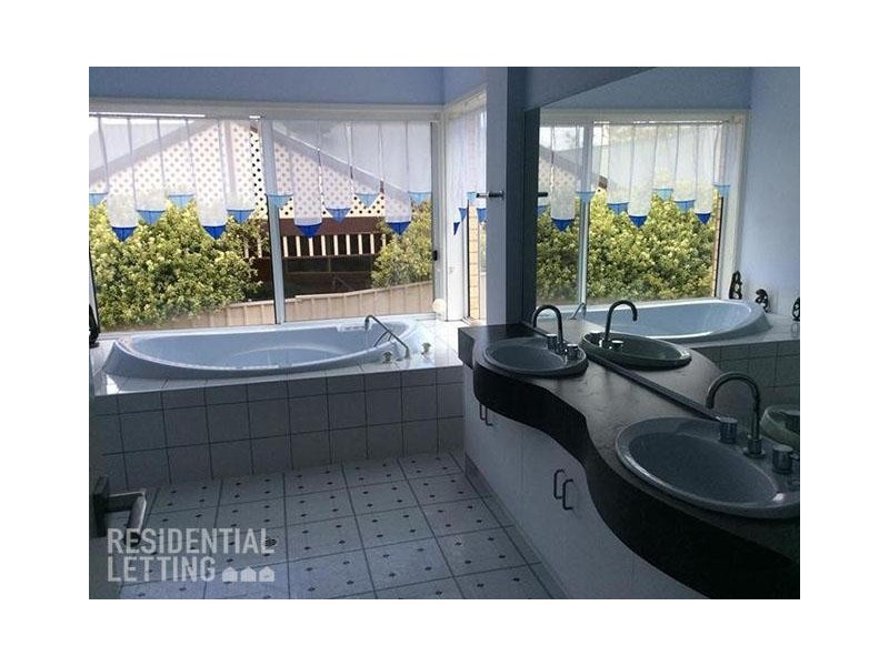 15 Freebairn Drive, Hallett Cove SA 5158